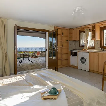 Vivian's Endless View Apartment Svoronata
