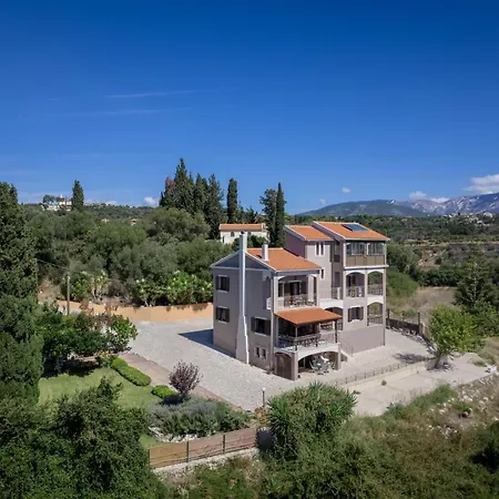 Vivian's Endless View Apartment